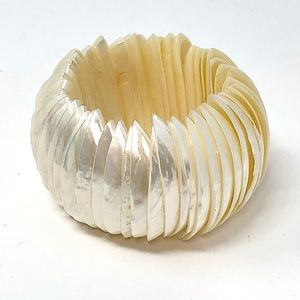 Vintage chunky mother of pearl shell bracelet